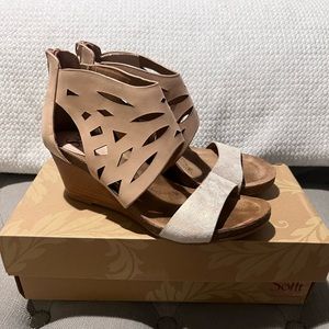 Sofft Mystic Cutout wedge sandal